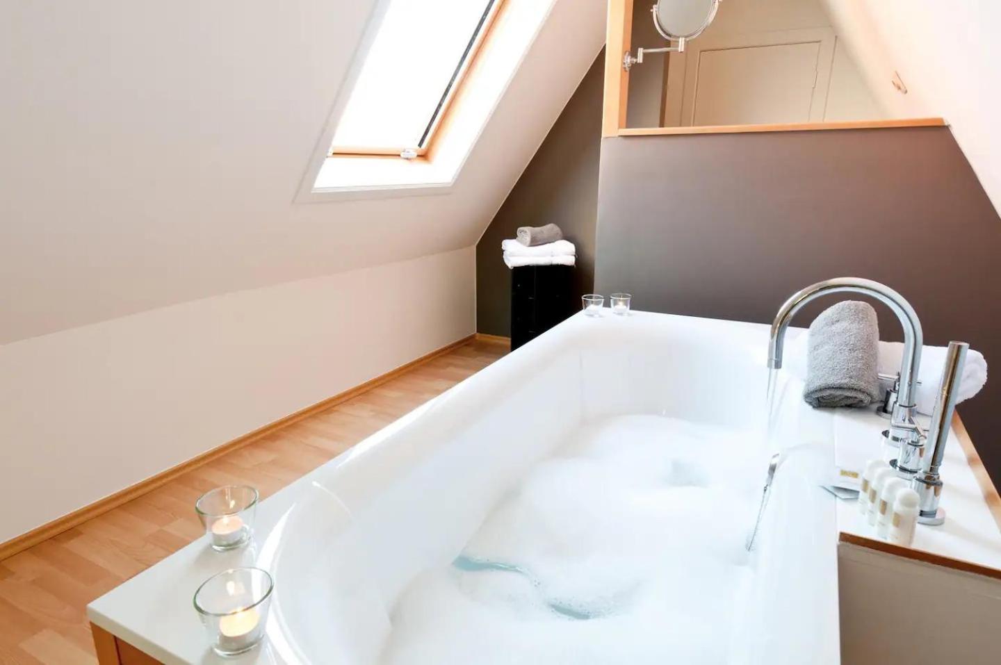 Brugse Charme Met Tuin Aan Het Water 8p *