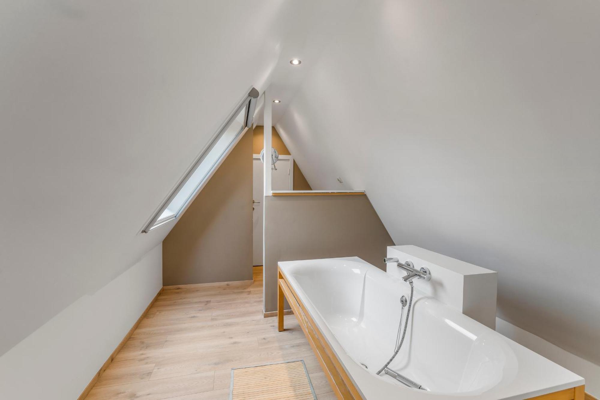 Brugse Charme Met Tuin Aan Het Water 8p Holiday home *